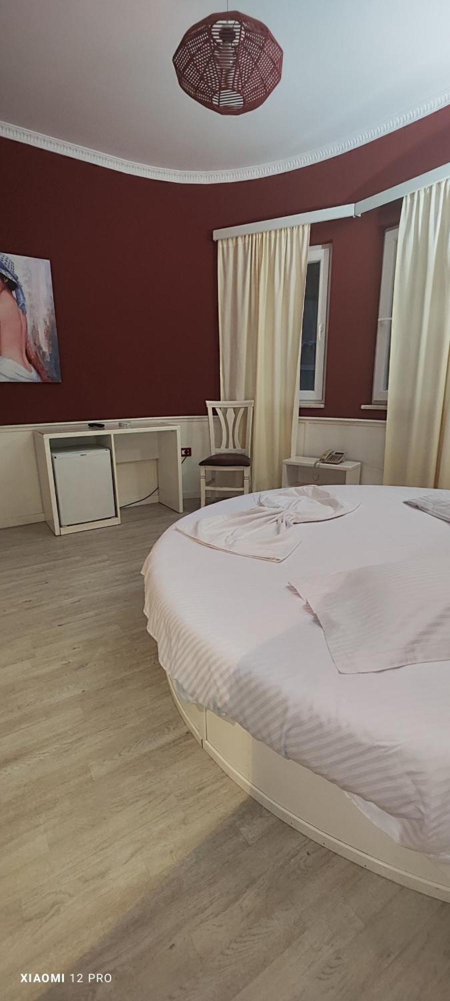 Hotel Kastria ティラナ エクステリア 写真