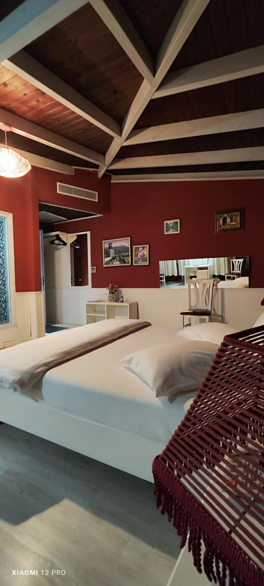 Hotel Kastria ティラナ エクステリア 写真