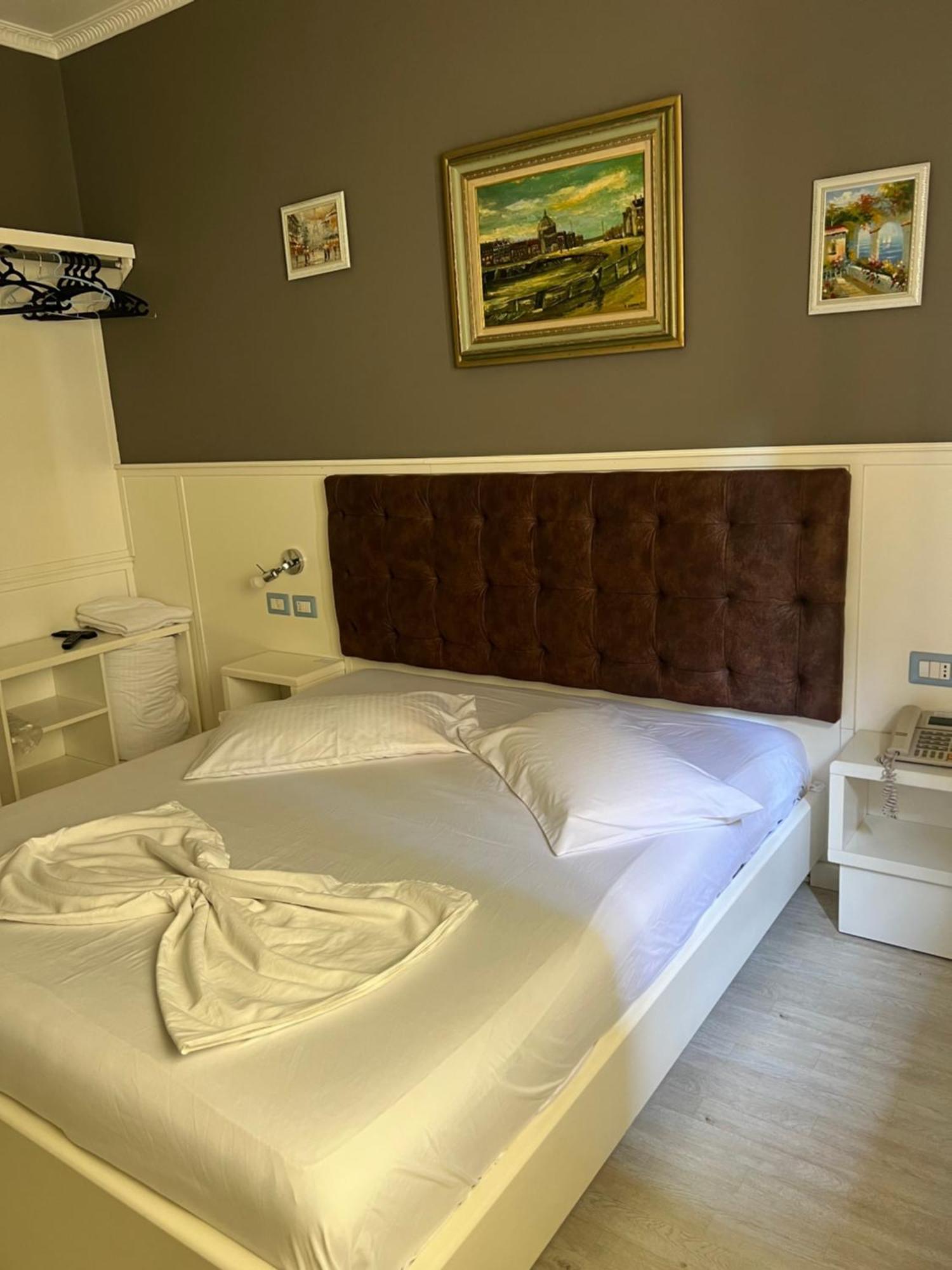 Hotel Kastria ティラナ エクステリア 写真