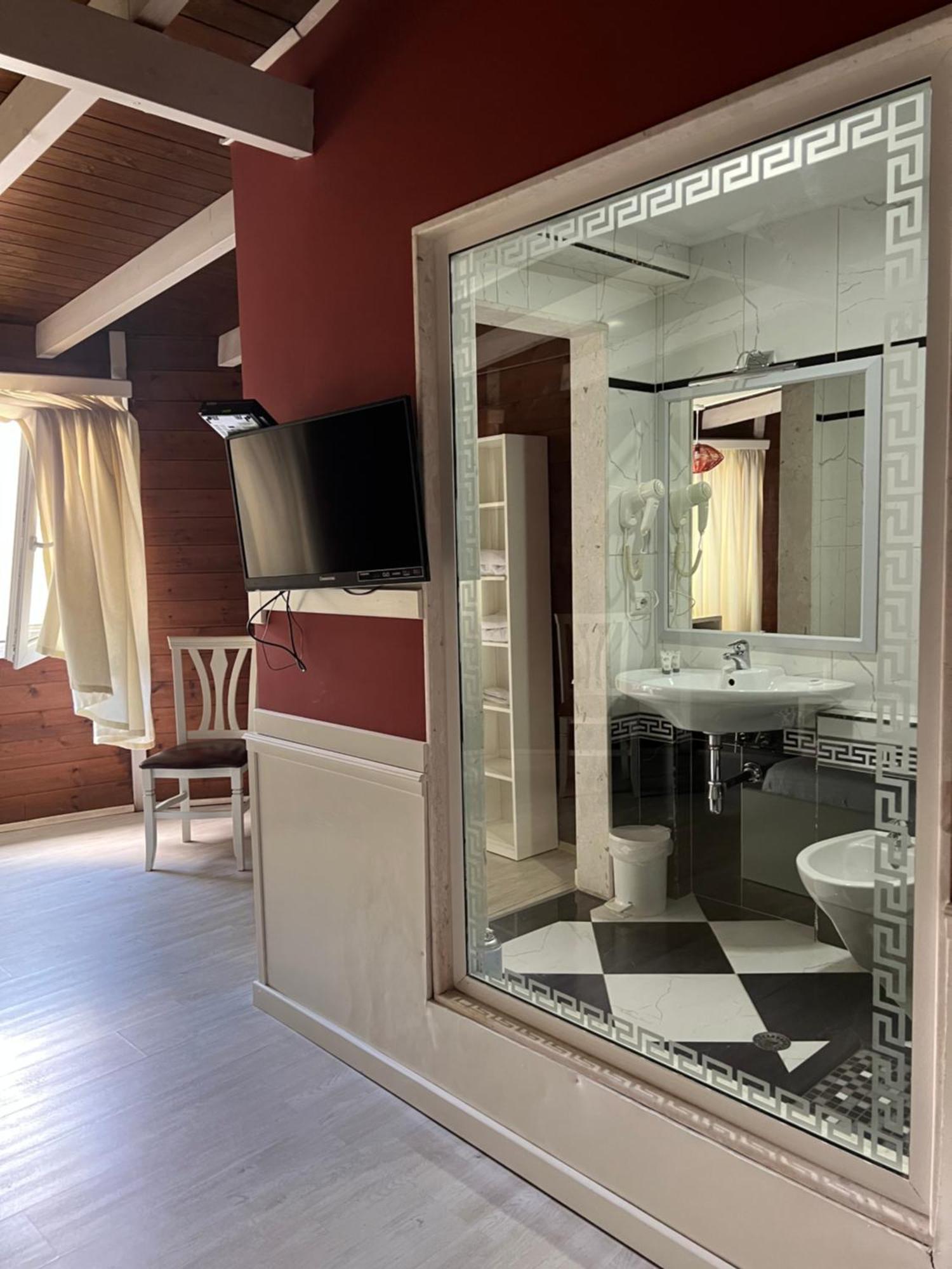 Hotel Kastria ティラナ エクステリア 写真