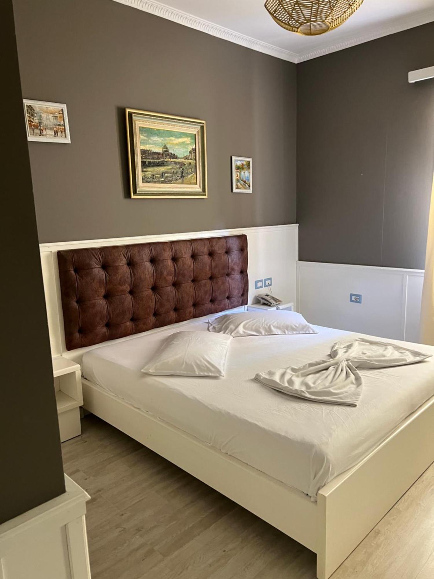 Hotel Kastria ティラナ エクステリア 写真