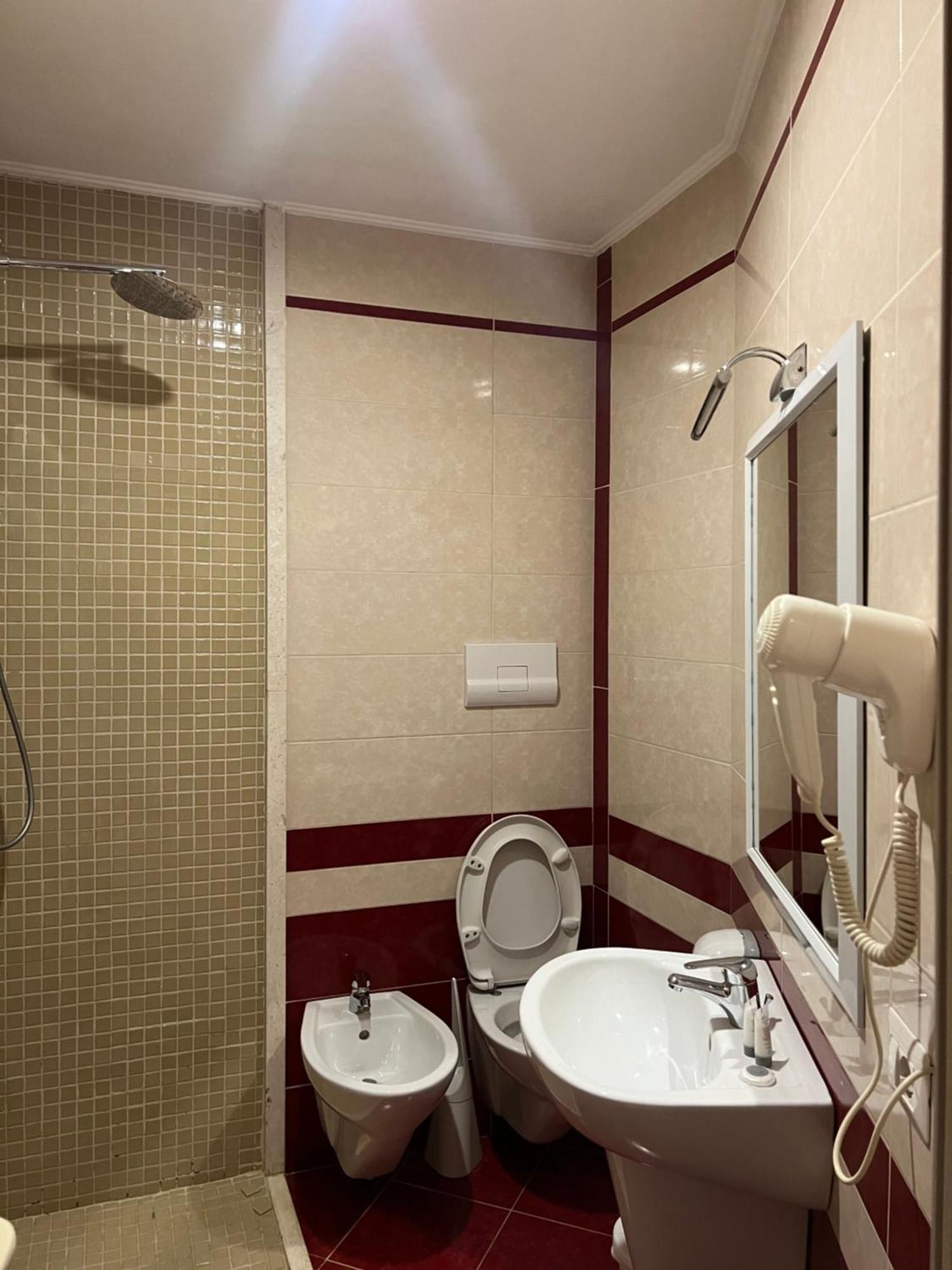 Hotel Kastria ティラナ エクステリア 写真